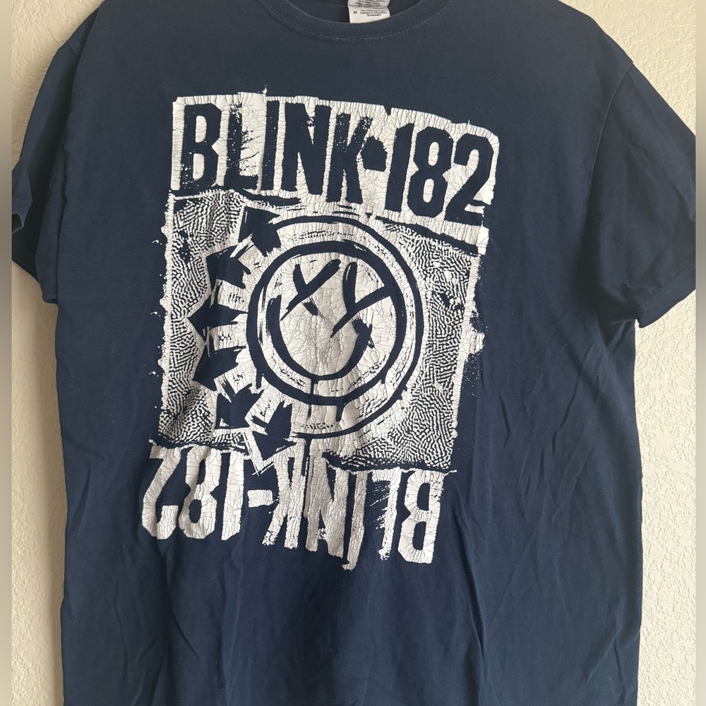 Gildan Blink 182 Blue White Short Sleeve Shirt Size Medium